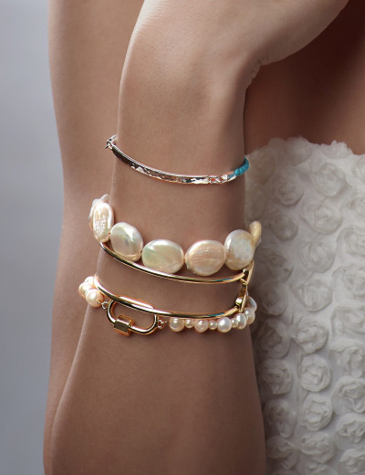 Enticing pearl bracelet