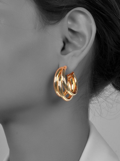 Dreamlike metallic hoops