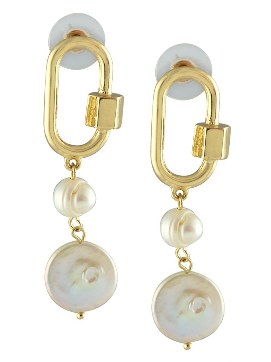 Enticing pearl earrings